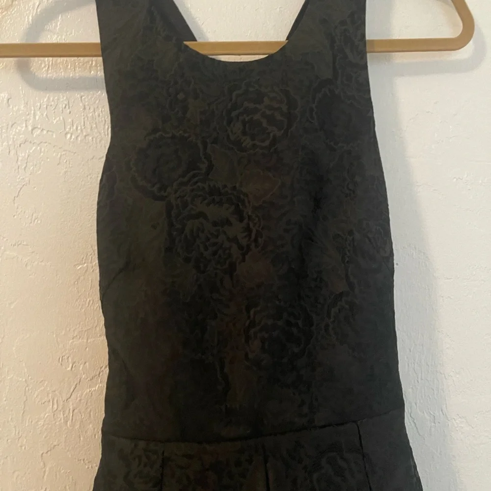 Love Theia Sleeveless Bow-Back Jacquard Mini Black Cocktail Dress Size 4 - Picture 7 of 16